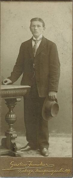 Zdjcie wykonane w Atelier Gustav Juncker.